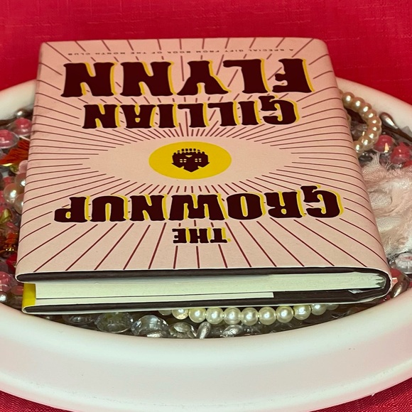 THE GROWNUP BY GILLIAN FLYNN - Picture 7 of 8